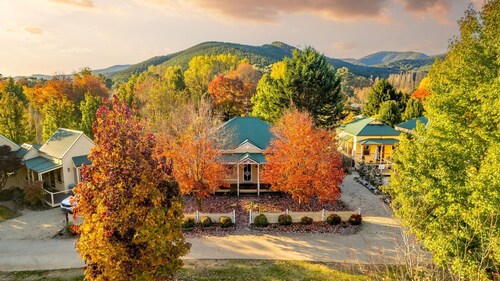 Autumn Beauty - Garden Cottage 4