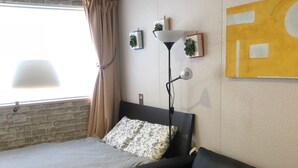 基础客房, 无烟房, 私人浴室 (101 with Terrace, max 7 Guests) | 遮光窗帘、隔音、熨斗/熨衣板、免费 WiFi