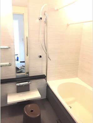Room 201 for max 6 Guests with Kitchenette, Private Bathroom | Bathroom | Shower, free toiletries, hair dryer, slippers - Tokyo Art House (Tokyo)