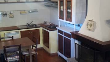 Réfrigérateur, plaque de cuisson, cafetiÚre/bouilloire