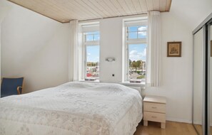 3 bedrooms, travel cot, free WiFi