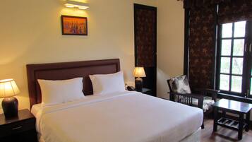 Rom – deluxe, ikke-røyk | Sengetøy av topp kvalitet, senger med overmadrass og minibar