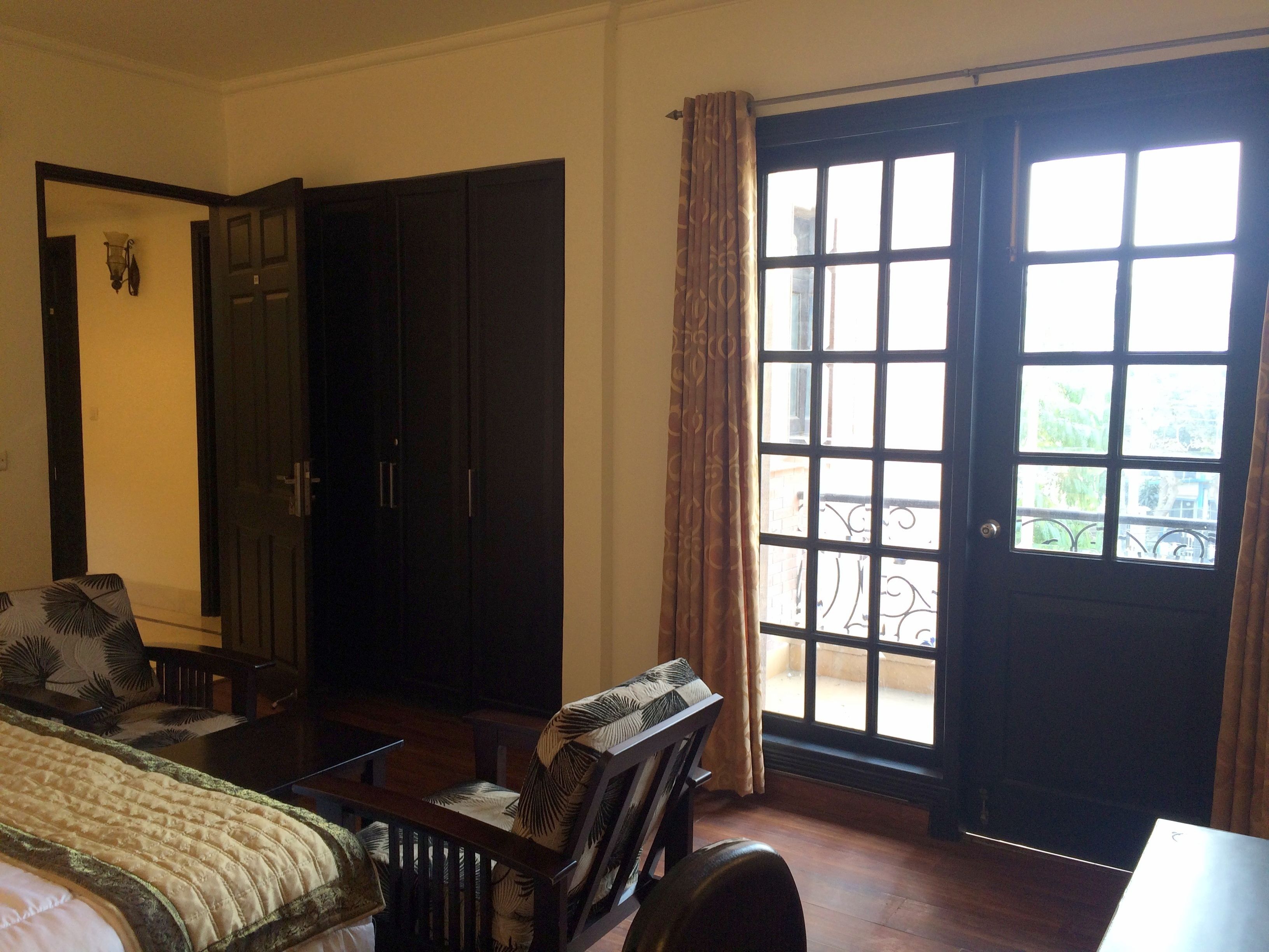 deluxe room, non smoking | premium bedding, pillow-top beds, minibar, in-room safe