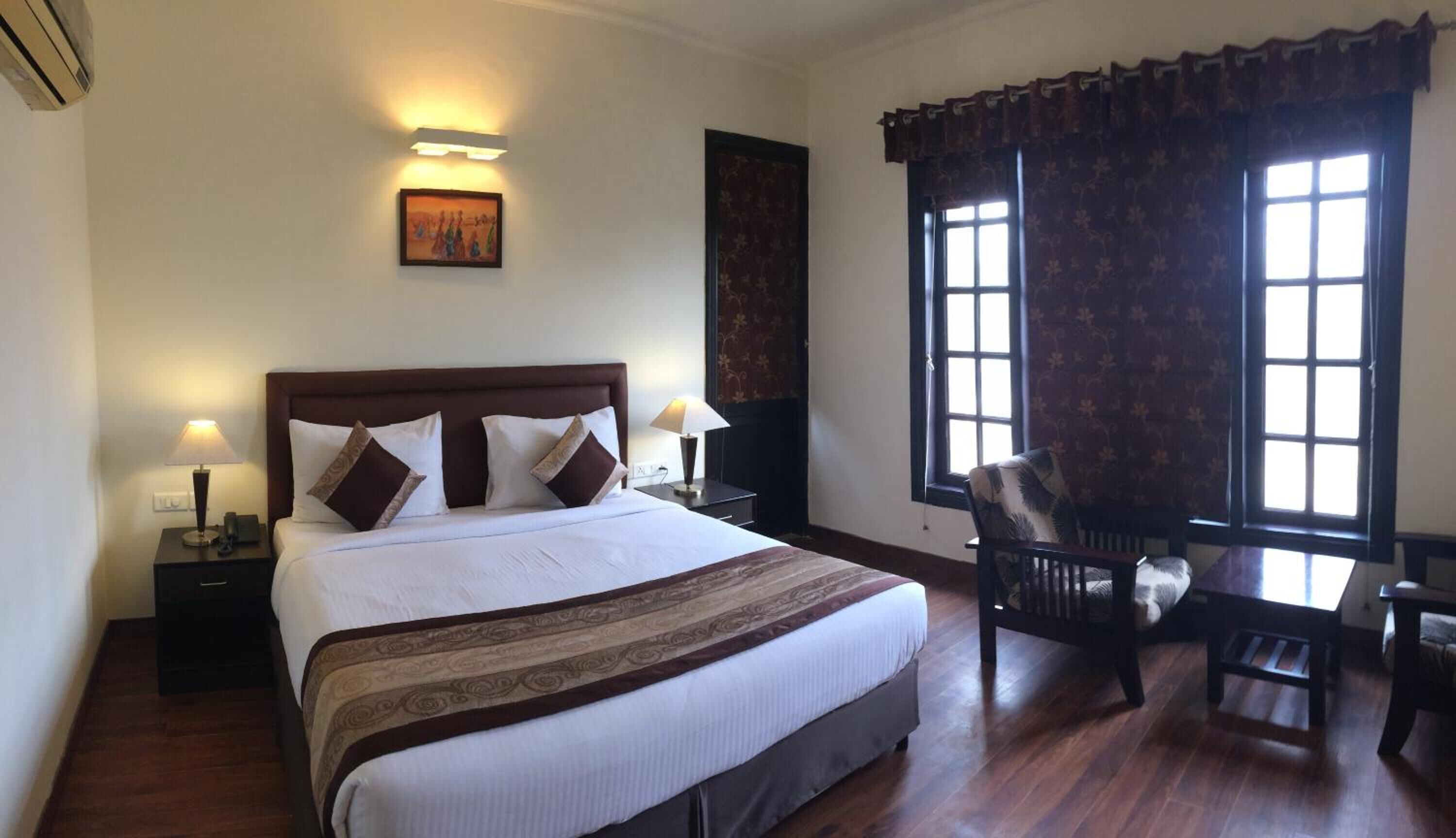 premium bedding, pillow-top beds, minibar, in-room safe