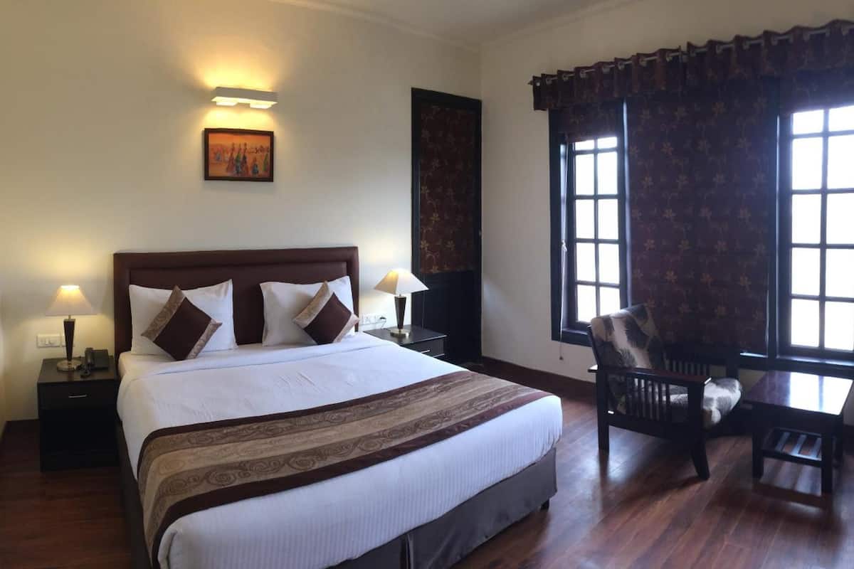 premium bedding, pillow-top beds, minibar, in-room safe