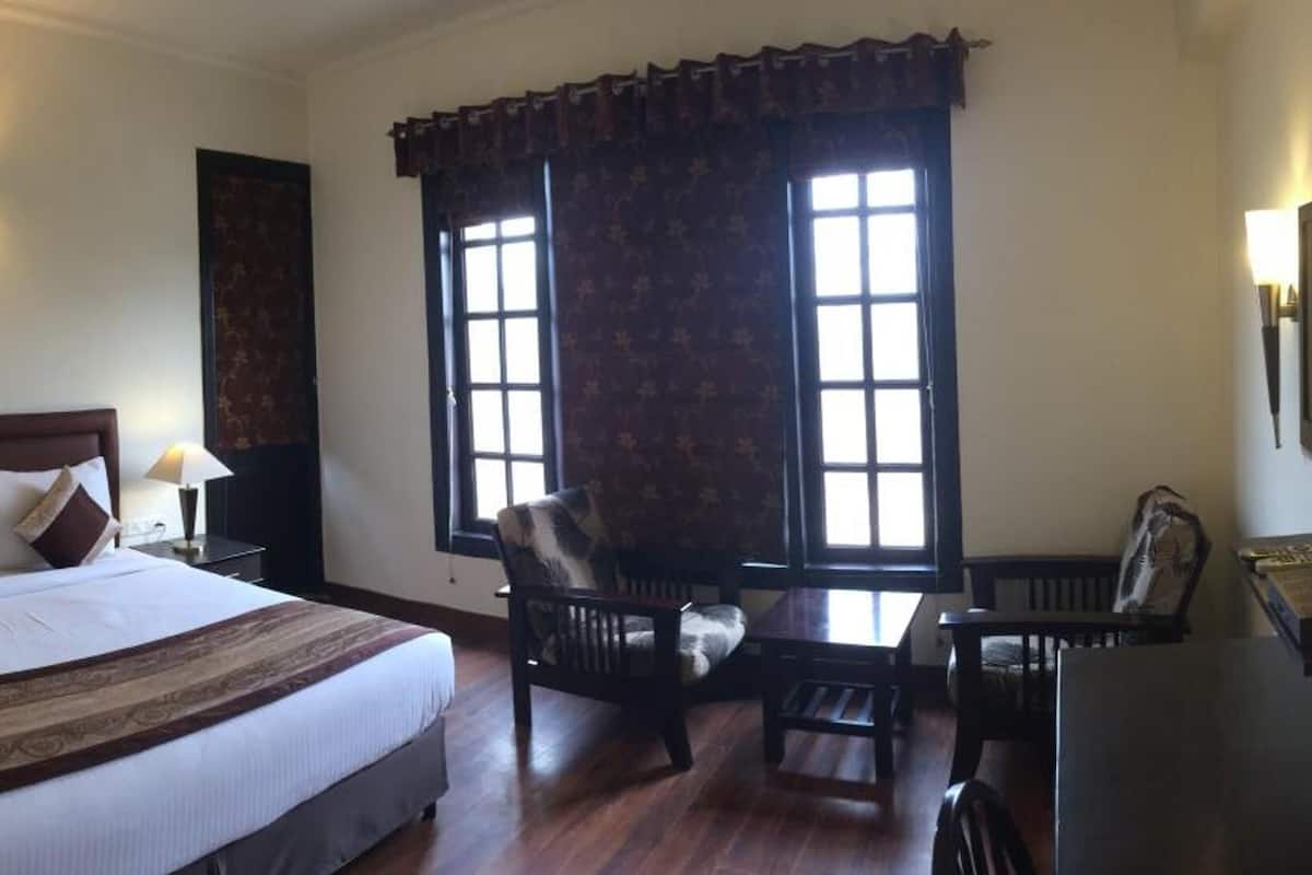 premium bedding, pillow-top beds, minibar, in-room safe