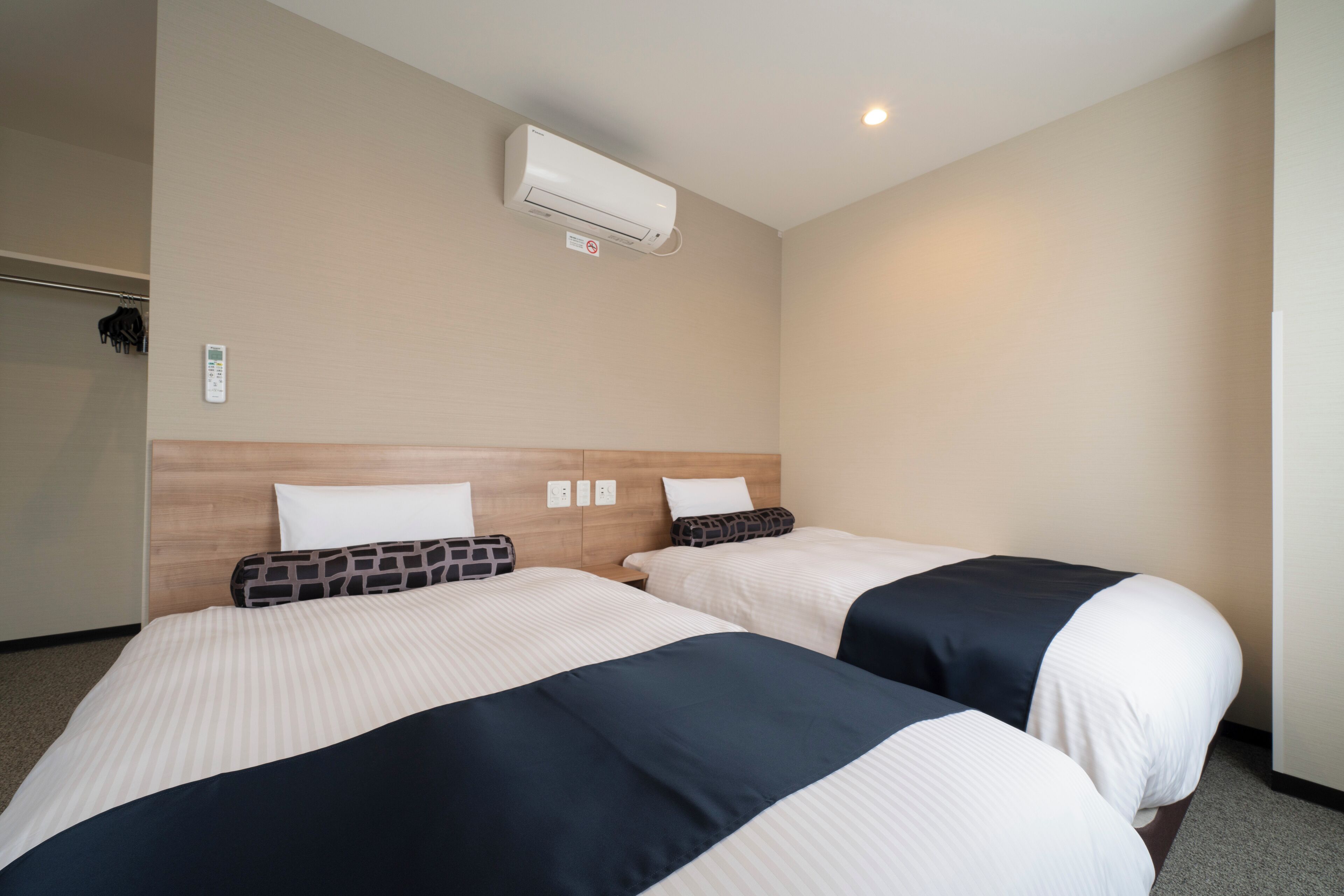 premium twin room, non smoking | desk, free wifi, bed sheets, wheelchair access