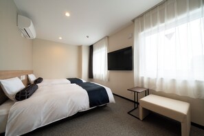 Desk, free WiFi, bed sheets, wheelchair access - Just Inn Premium Toyohashi Station Shinkansen Guchi (Toyohashi)
