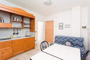 Appartement Deluxe | Coffres-forts dans les chambres, bureau, Wi-Fi gratuit, draps fournis