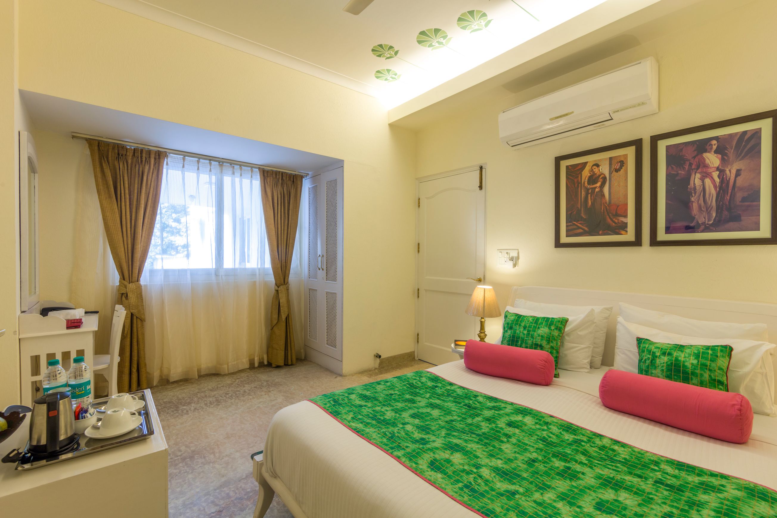 Deluxe Double or Twin Room, 2 Twin Beds, Non Smoking | In-room safe, desk, soundproofing, free WiFi