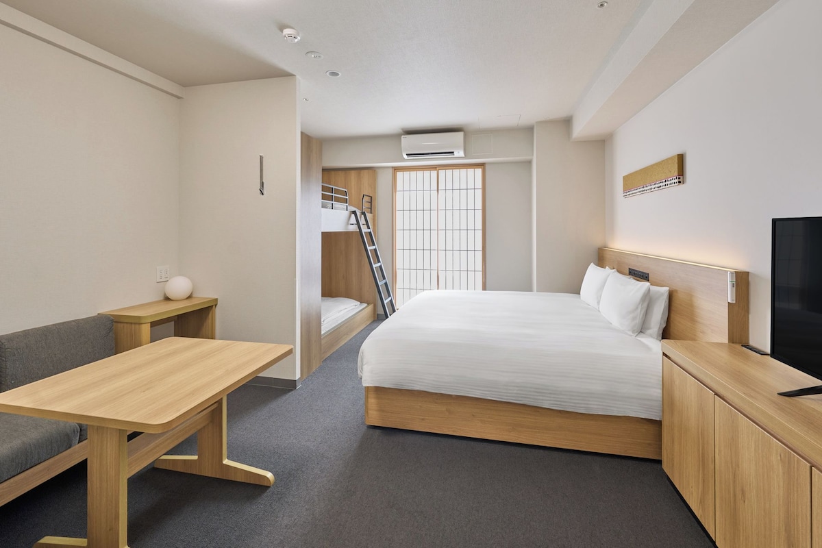Down duvets, in-room safe, free WiFi, bed sheets