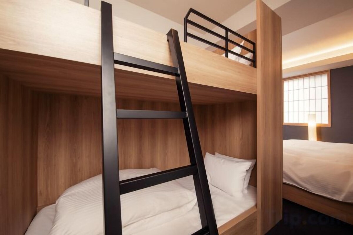 Down duvets, in-room safe, free WiFi, bed sheets