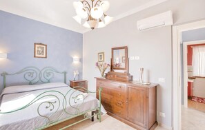 4 bedrooms, travel cot, free WiFi