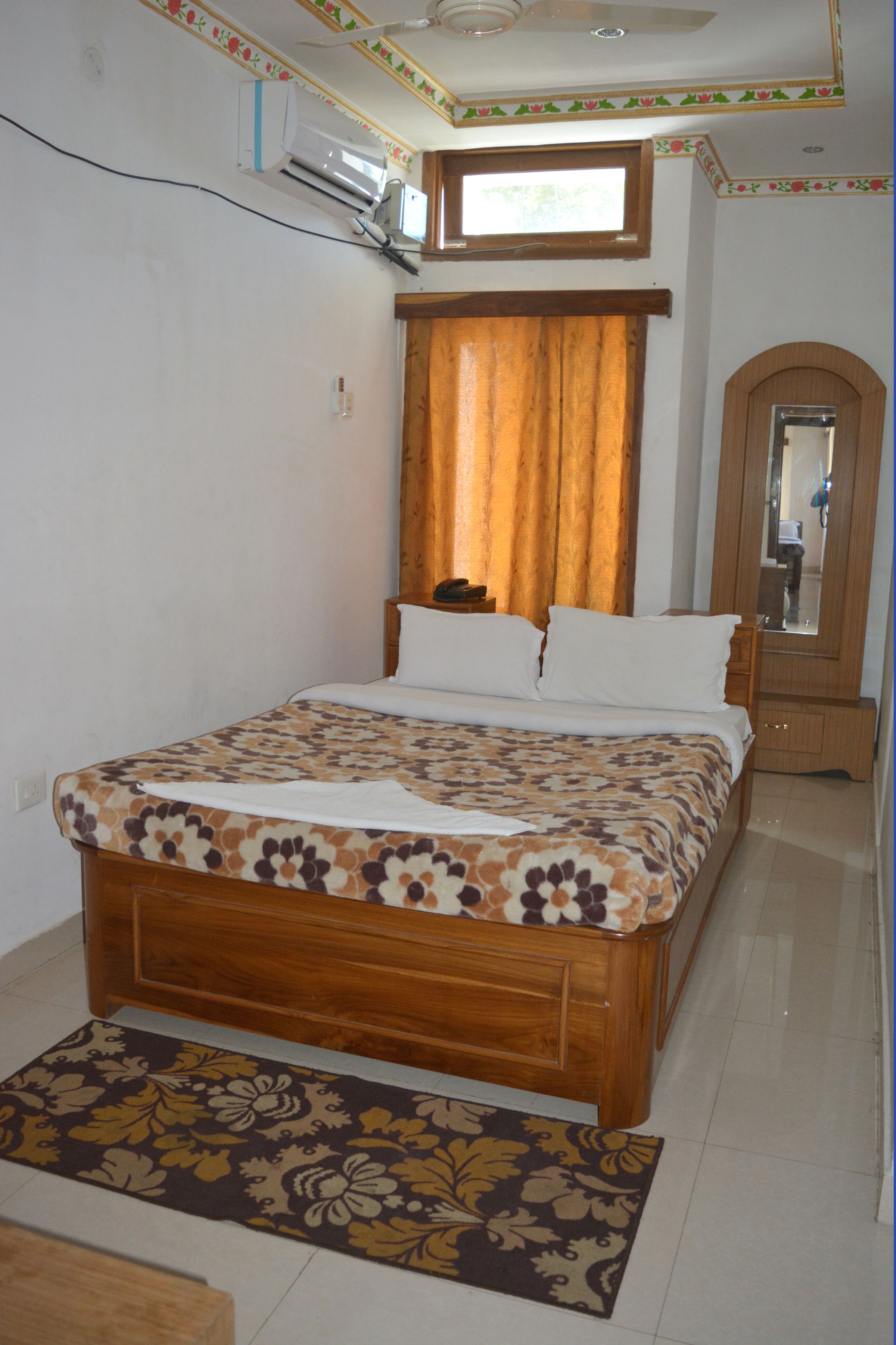 Phòng Deluxe | Két bảo mật tại phòng, bàn, bàn ủi/dụng cụ ủi quần áo 