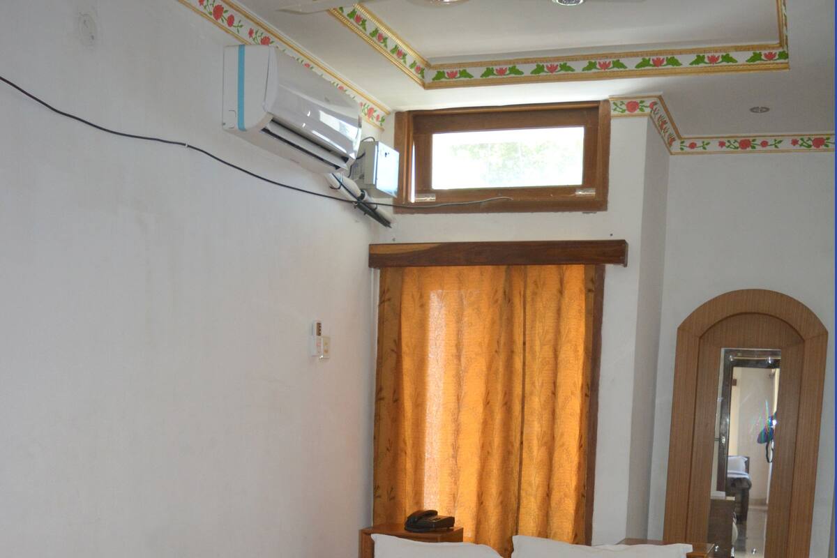 Phòng Deluxe | Két bảo mật tại phòng, bàn, bàn ủi/dụng cụ ủi quần áo