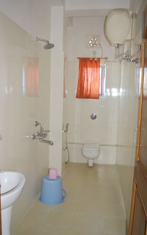 Buồng tắm vòi sen, đồ dùng nhà tắm miễn phí