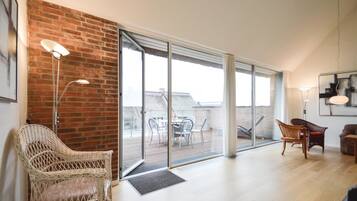 Fireplace, DVD player