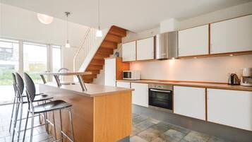 Fridge, stovetop, dishwasher, coffee/tea maker