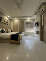 Deluxe Double or Twin Room | 1 bedroom, desk, rollaway beds, free WiFi