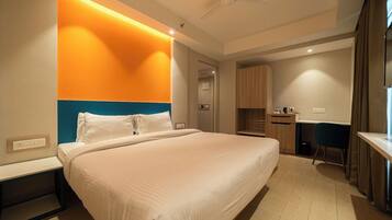 Superior kamer, 1 twee- of 2 eenpersoonsbedden | 1 slaapkamer, een bureau, extra bedden, gratis wifi