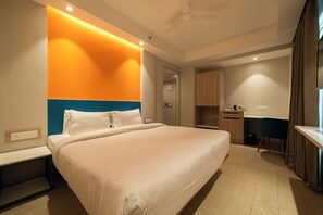 Habitación superior con 1 cama matrimonial o 2 individuales | 1 habitación, escritorio, camas extra y wifi gratis 