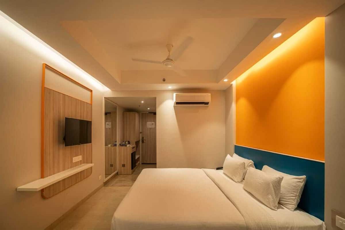 Executive Room | Bathroom | Shower, free toiletries, towels
