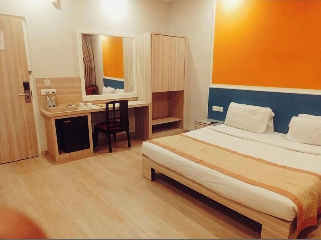 Business Double Room | 1 bedroom, desk, rollaway beds, free WiFi