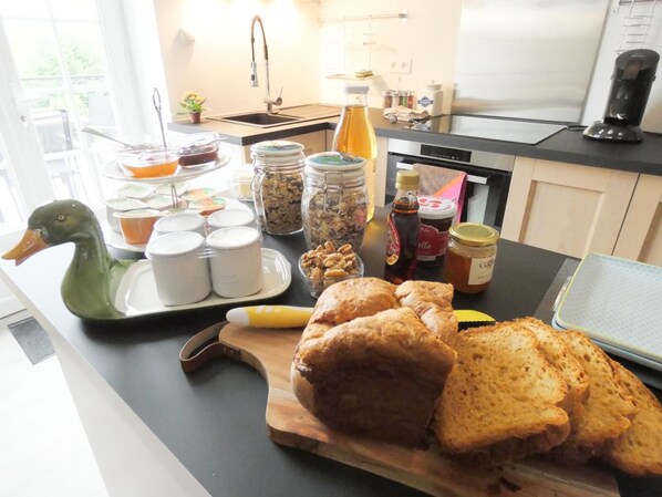 Free daily continental breakfast  - Chambres d'Hôtes de Poumatan (Rivière-Saas-et-Gourby)