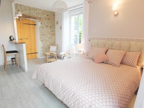 Premium bedding, in-room safe, individually decorated - Chambres d'Hôtes de Poumatan (Rivière-Saas-et-Gourby)