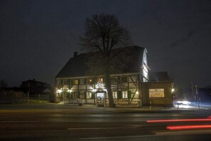 Façade de l’hébergement - soirée/nuit