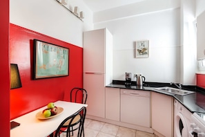 Apartemen, 2 kamar tidur | Dapur pribadi | Lemari es besar, microwave, oven, dan kompor