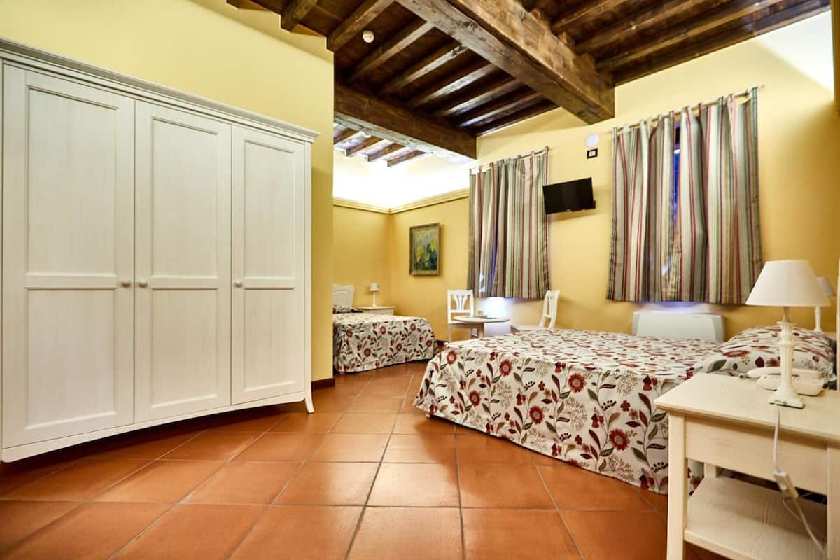 minibar, individually decorated, individually furnished