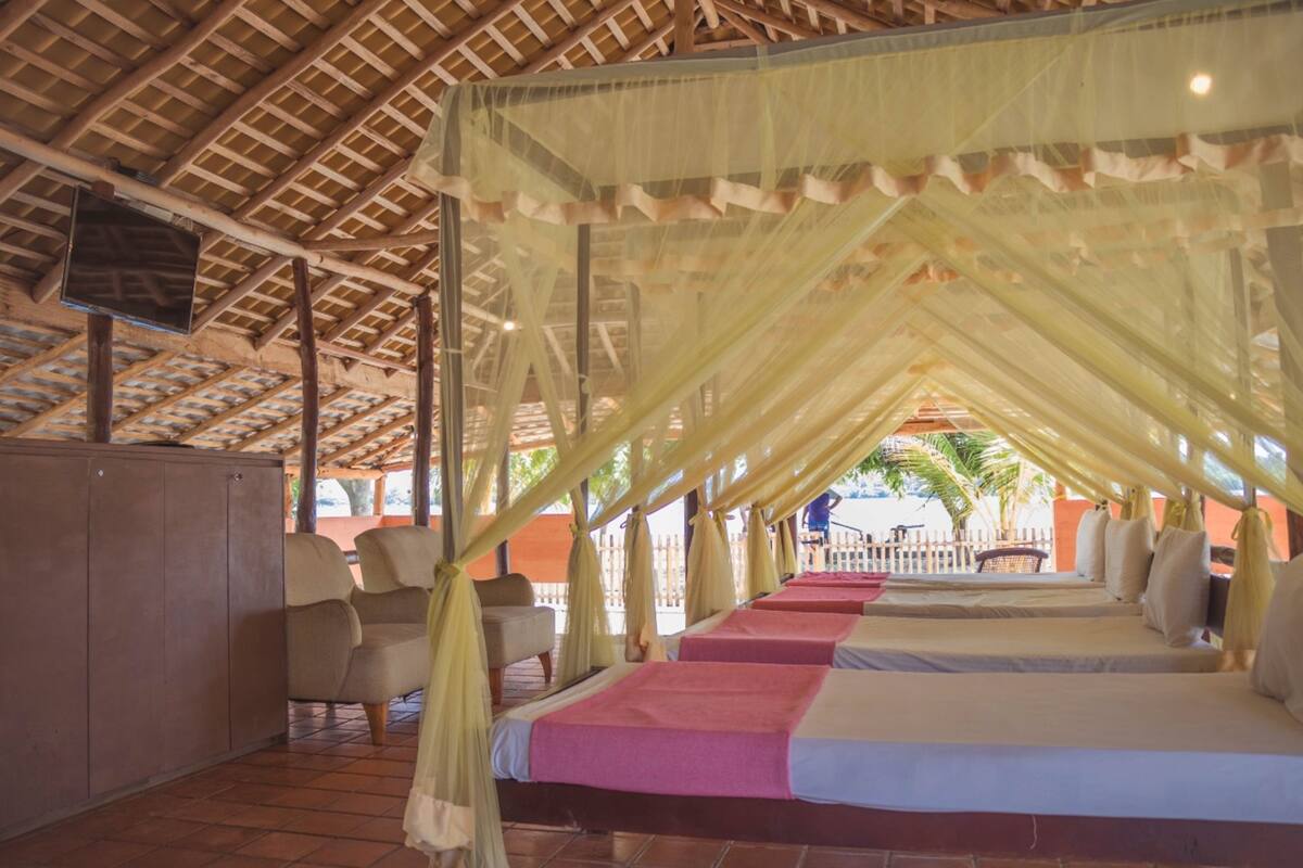 Waterfront Open Cabana  | Bed sheets