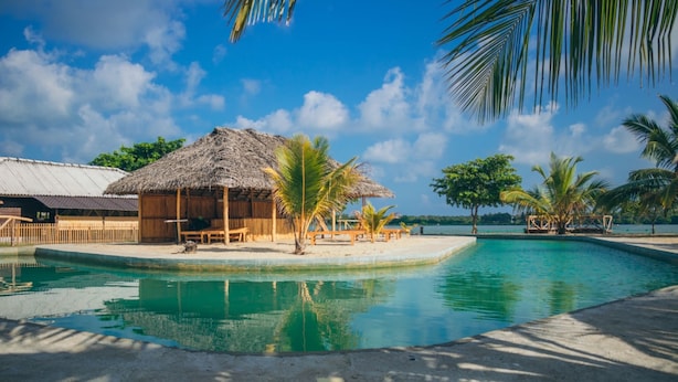 Outdoor pool - The Cove Pasikuda (Nasuvantivu)