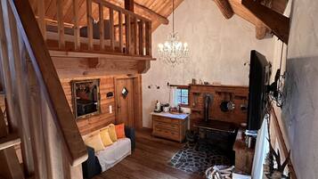 Großer Kühlschrank, Ofen, Herdplatte, Geschirrspüler