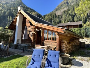 Deluxe Cottage, Private Bathroom, Garden View (Romantikhütte) | Garden - Chaletdorf Eggerfeld (Flattach)