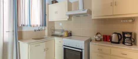 Family Apartment, 3 Bedrooms | Private kitchen | Full-sized fridge, oven, stovetop, espresso maker