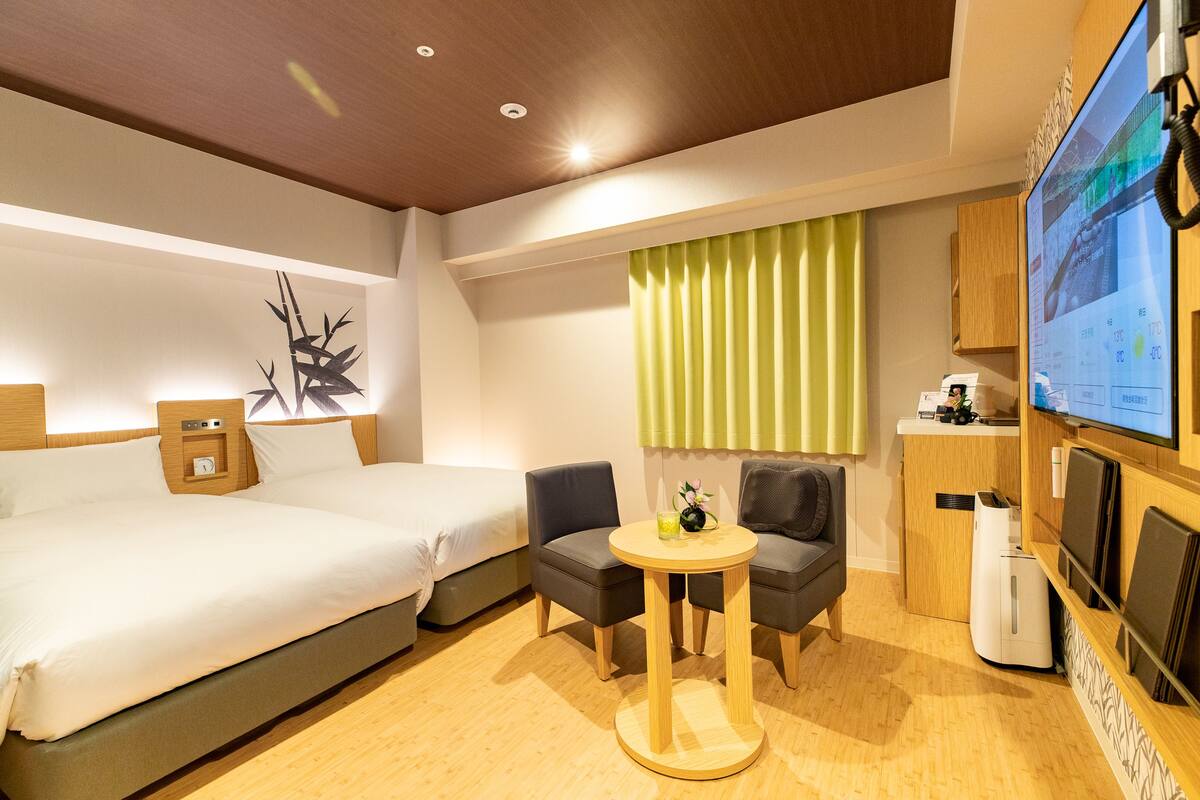 ห้องซูพีเรียทวิน, ปลอดบุหรี่ (Hollywood) | ตู้นิรภัยในห้องพัก, ผ้าม่านกันแสง, ห้องเก็บเสียง, เตารีด/โต๊ะรีดผ้า