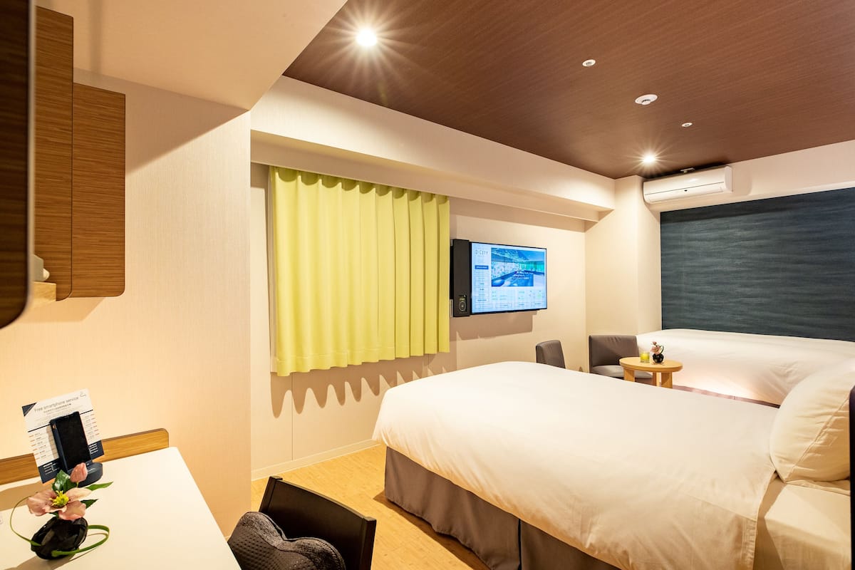 Habitación Deluxe con 2 camas individuales, no fumadores | Caja fuerte, cortinas opacas, sistema de insonorización