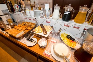 Colazione a buffet a pagamento, servita tutte le mattine 
