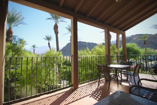 屋外ダイニングエリア