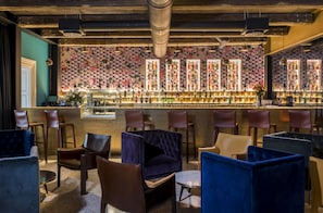 Bar (on property) - ROXANICH Winery and Design Hotel (Motovun)