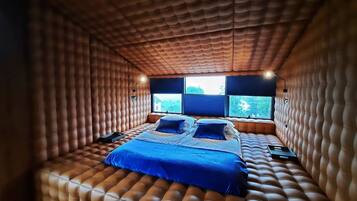 THE NEST | Minibar, desk, blackout curtains, soundproofing