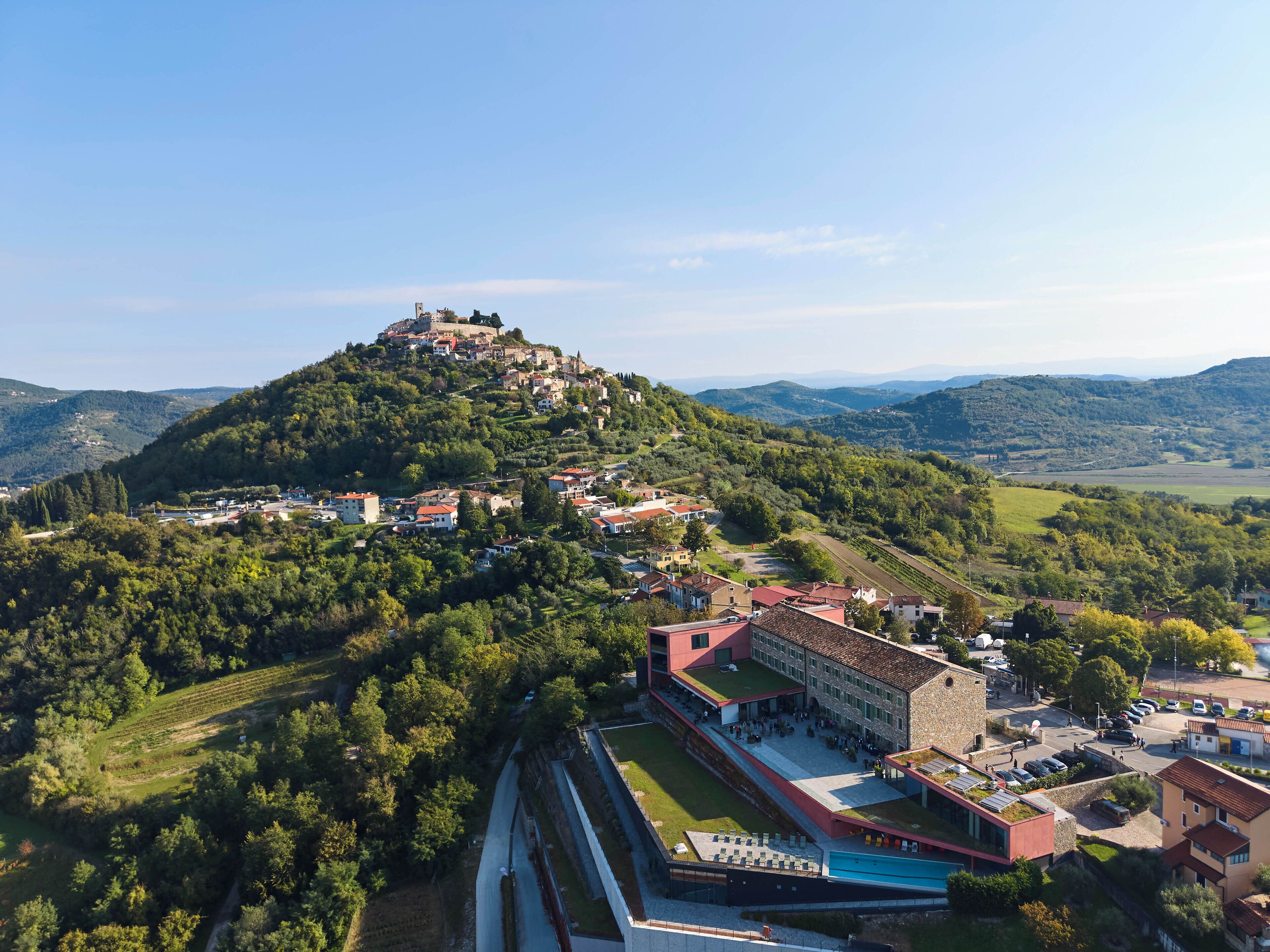 Vista frontal de la propiedad