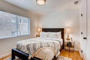 1 室のベッドルーム、アイロン / アイロン台、WiFi (無料)、ベッドシーツ