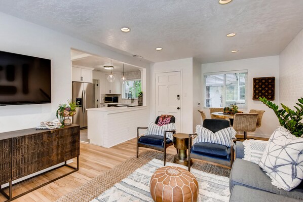 スマートテレビ、DVD プレーヤー