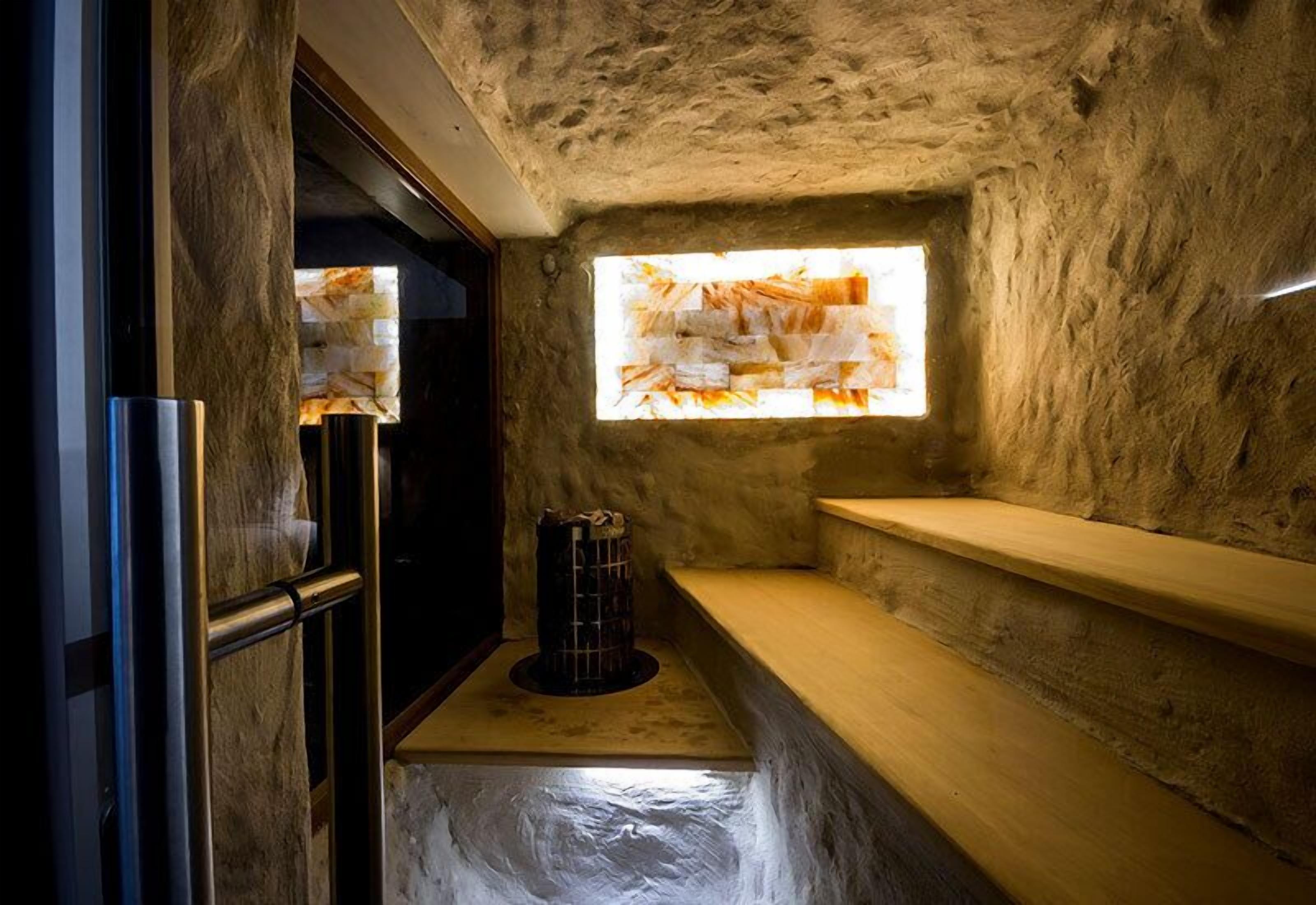 suite, 1 king bed, non smoking, garden view | bathroom amenities | free toiletries, towels