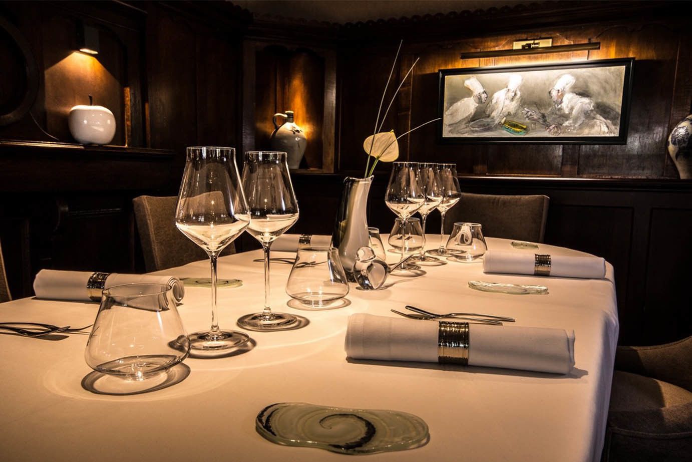 Lunch and dinner served, French cuisine