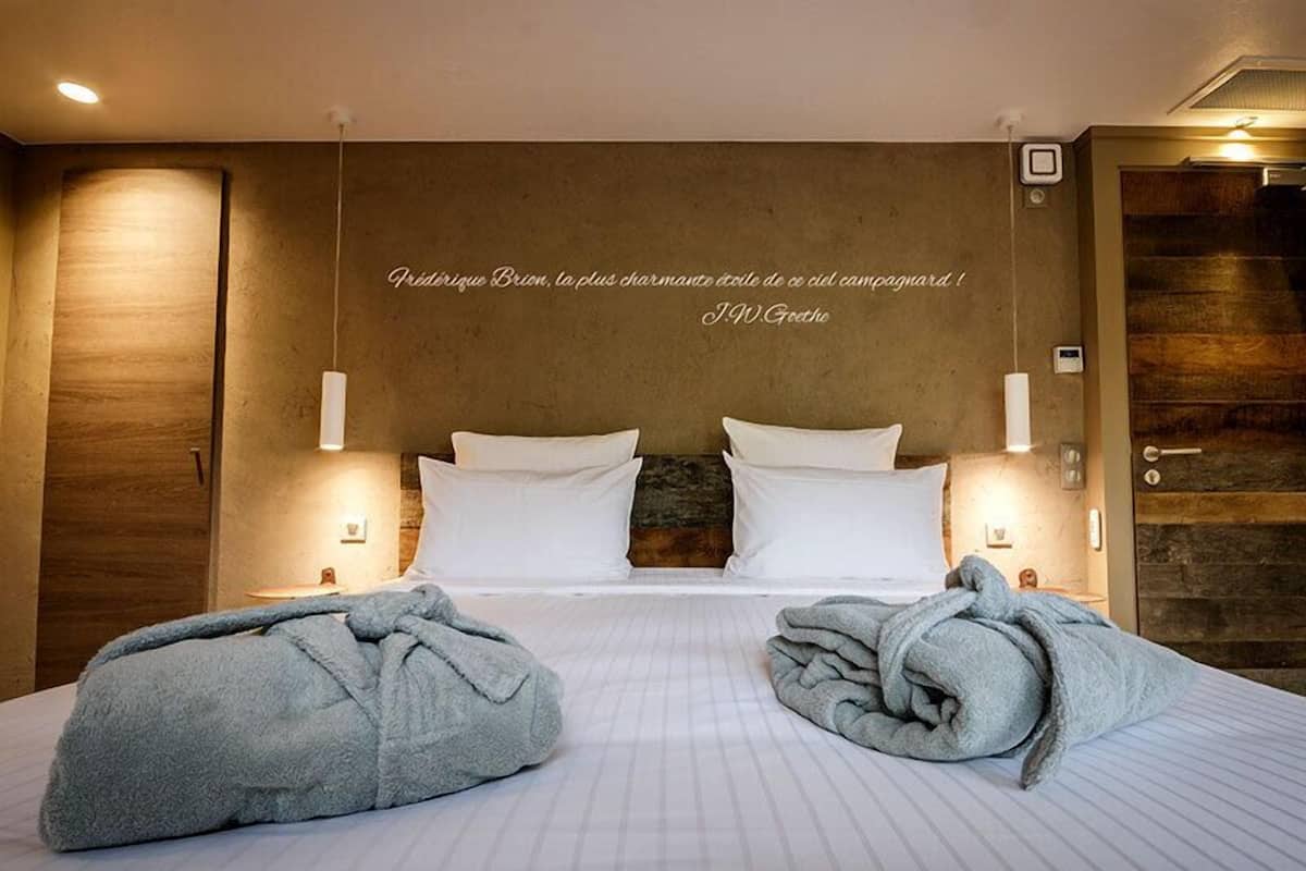 Romantische tweepersoonskamer, 1 kingsize bed, niet-roken | Een minibar, individueel gedecoreerd, individueel gemeubileerd