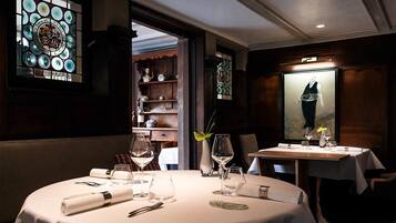 Lunch and dinner served, French cuisine